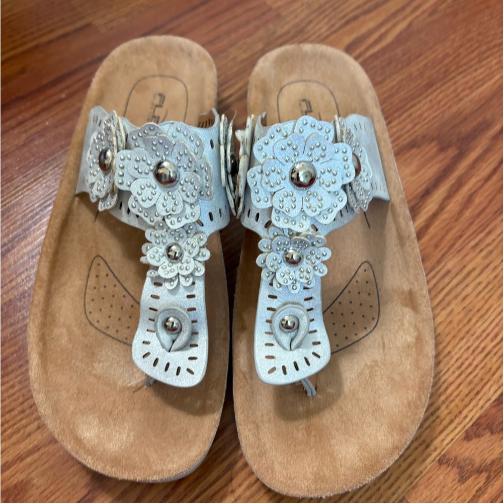 Women's White Floral Sandals 🌞🌺🩴